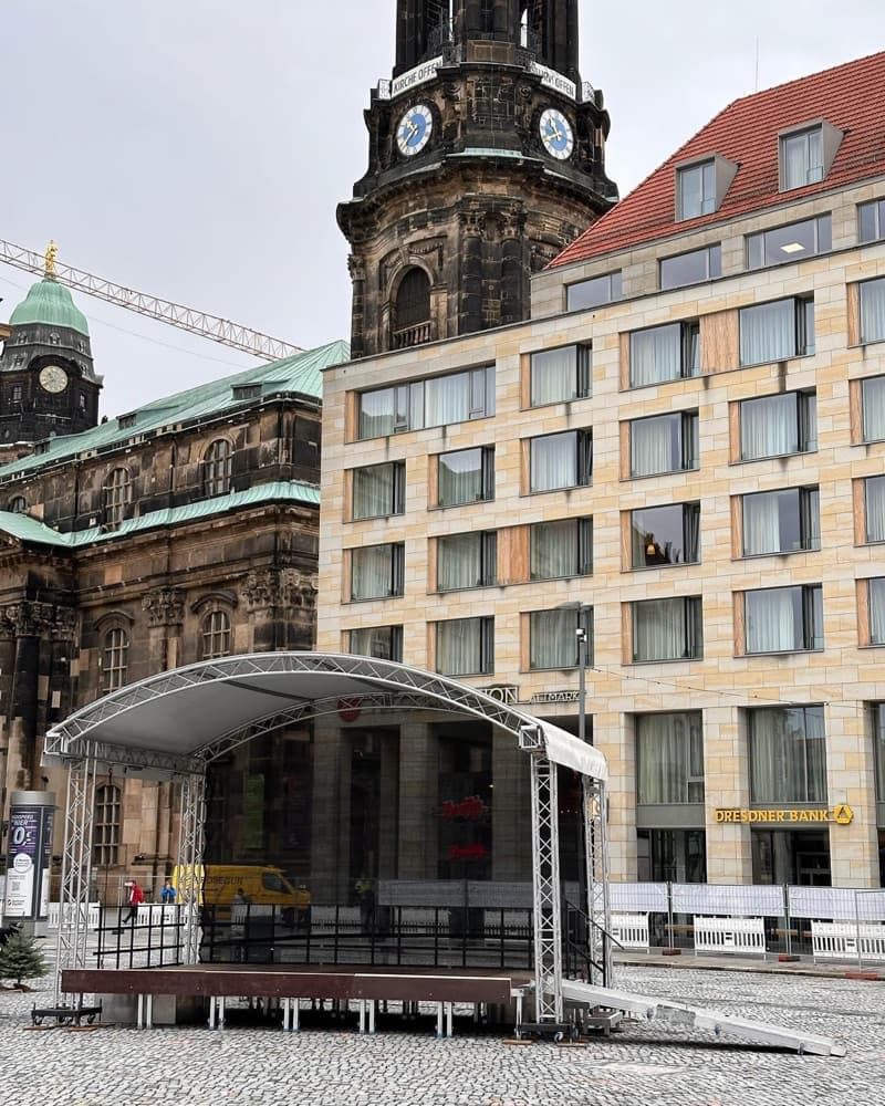 Open-Air-Bühne in der Dresdner Innenstadt